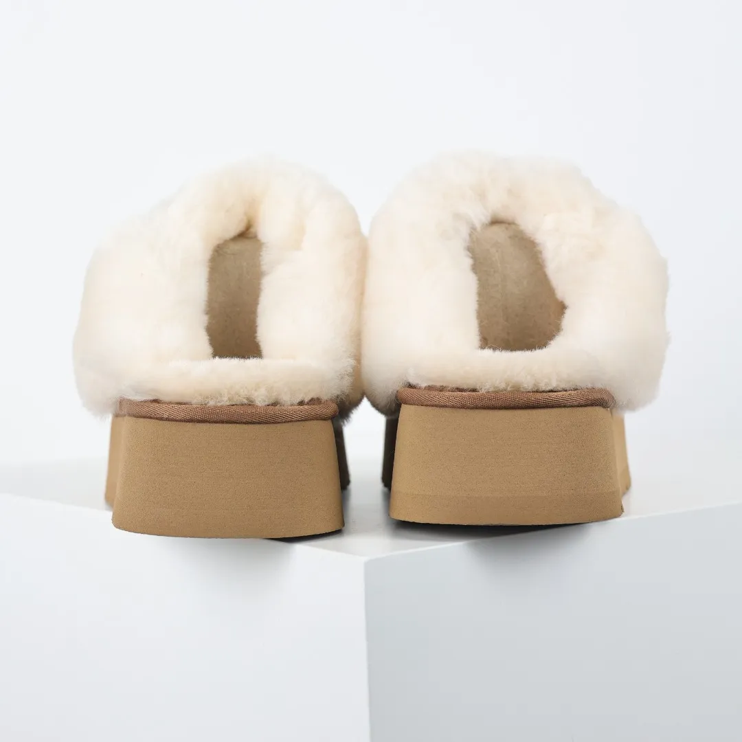 Pick up locally 💰440, the core recommendation is good price E4 UGG star thick-soled autumn and winter sheep fur snow boots, Xiaohongshu hot style, Henan Longfeng leather production, cashmere insoles, keeping warm in winter, and a good choice for home use. In the new year, uug launched a style series, which is partial to the preferences of young consumers, and has also been at the forefront of fashion trends. Shoe body material UGGPURE™ implanted wool insole, lightweight, non-slip and comfortable rubber outsole With brand LOGO and complete packaging. Size: 35 36 37 38 39 40. It is recommended to choose one size larger.